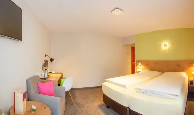 Classic Double room (full double bed)
