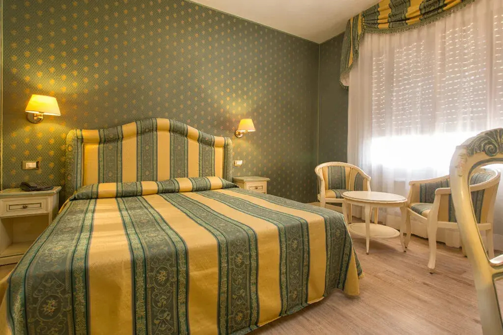 Double room (full double bed)