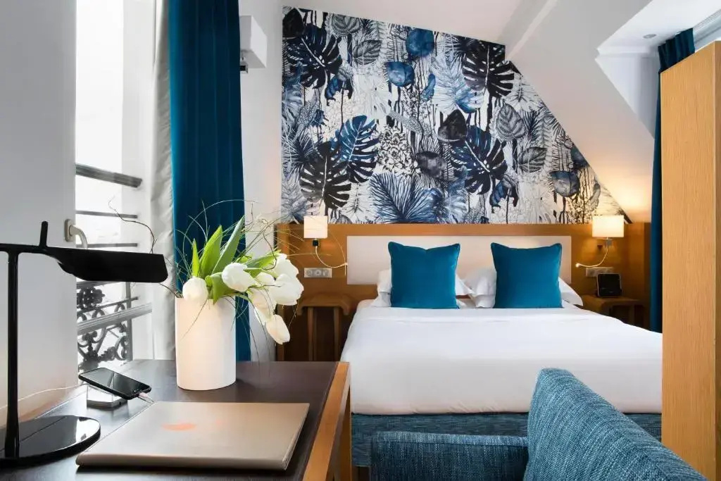 Signature Double room with balcony (full double bed)