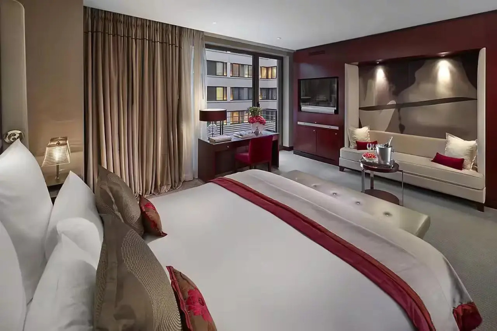 Deluxe Double room (full double bed)