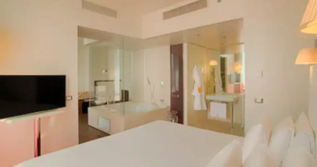 Double Nhow Junior Suite (full double bed)