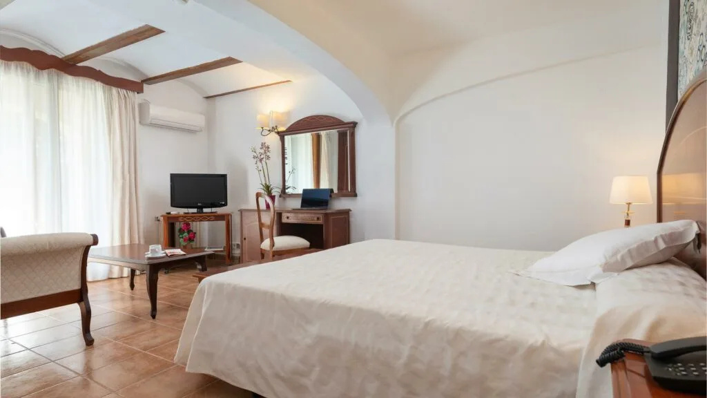 Standard Double room with balcony (full double bed)