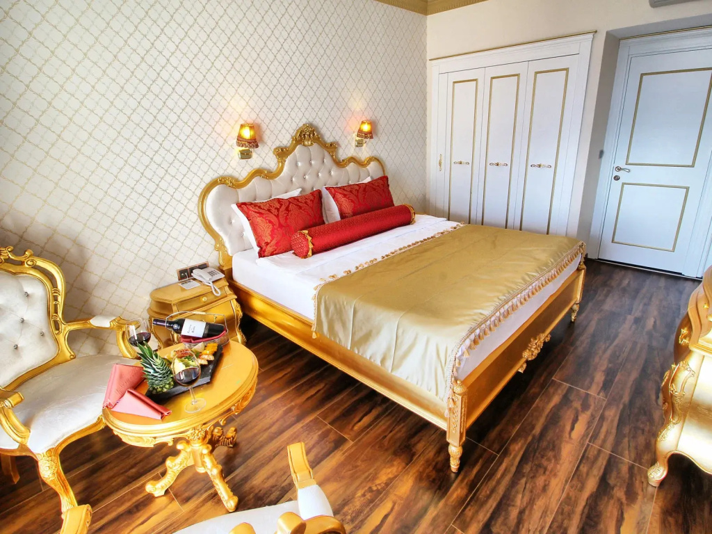 Double Suite (full double bed)
