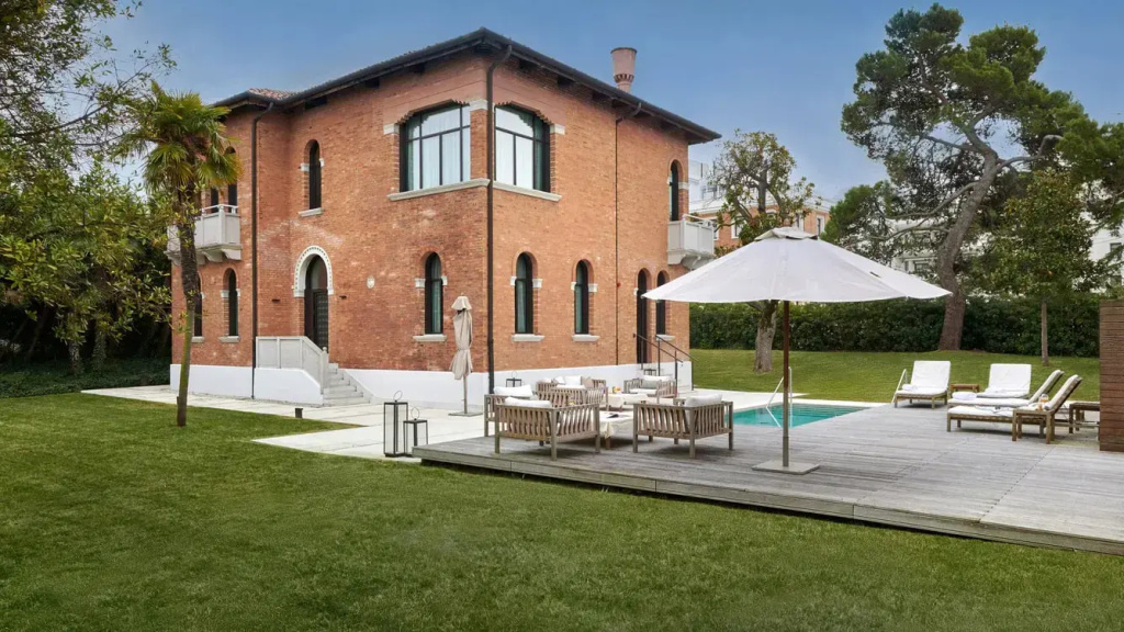 2 Bedrooms Villa Rose