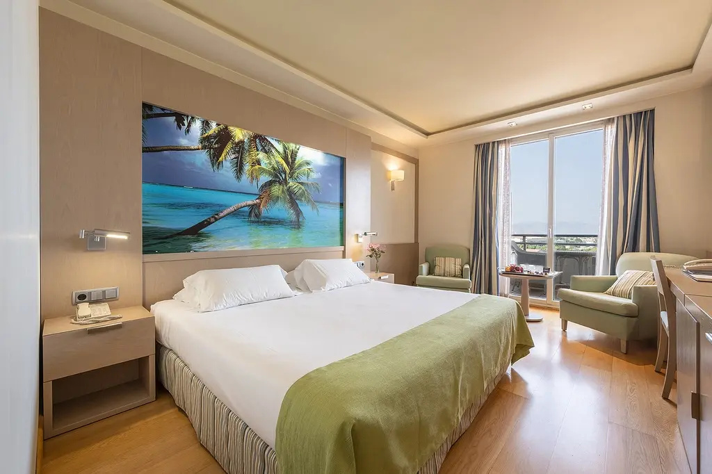 Superior Double room with balcony (full double bed)