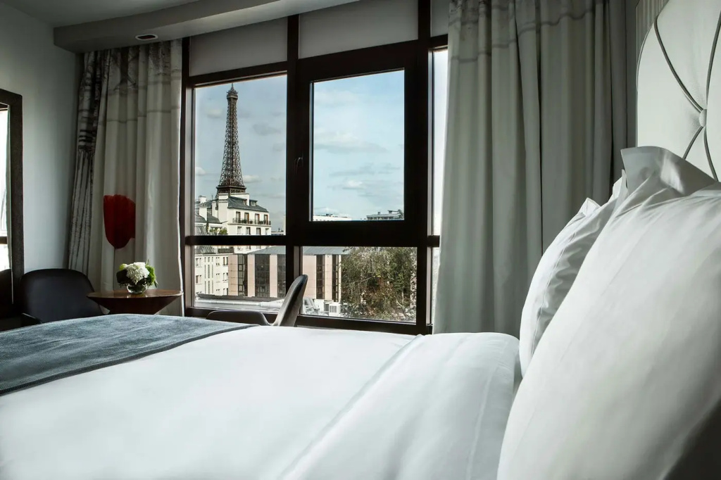 Classic 5th and 6th Floor Double room with Eiffel Tower view (full double bed)
