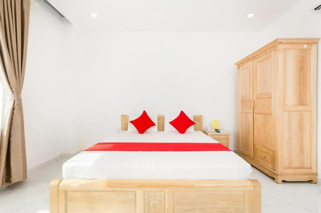 Deluxe Double room with balcony (full double bed)
