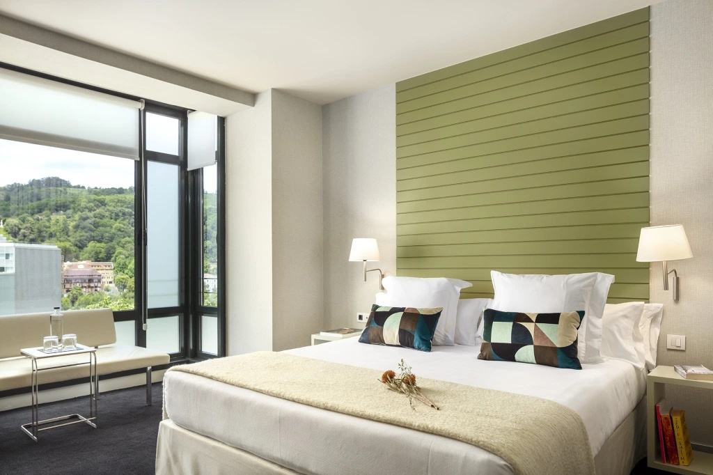 Deluxe Double room (full double bed)