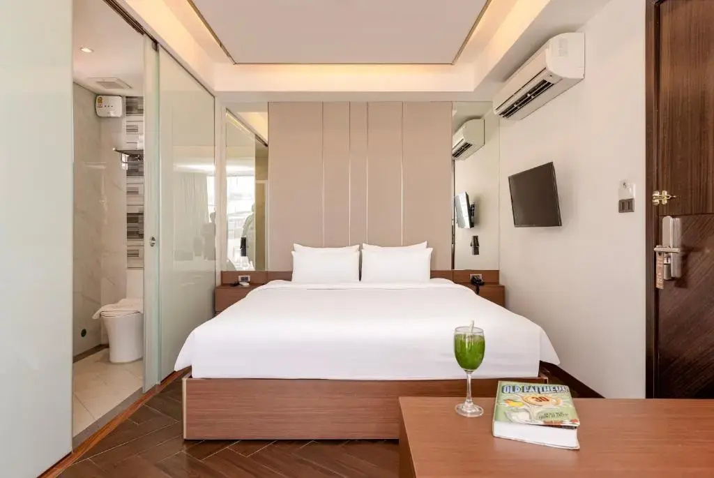 Deluxe Double room (full double bed)