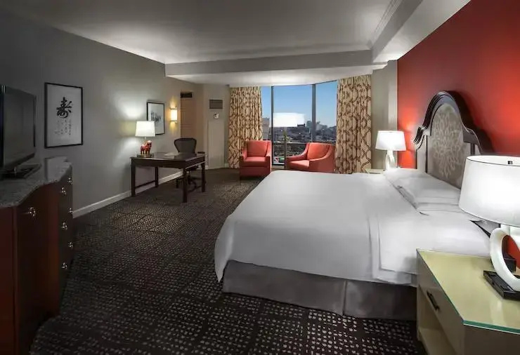Corner Atrium Double room (full double bed)