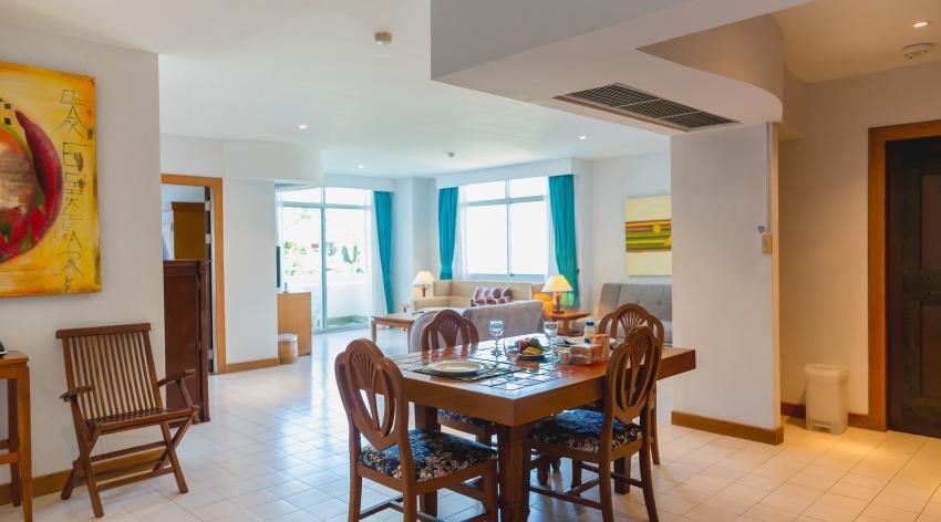 Residence c 1 комнатой с видом на сад в Waterfront Suites Phuket by Centara