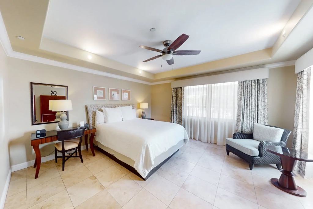 2 Bedrooms Executive Suite oceanfront