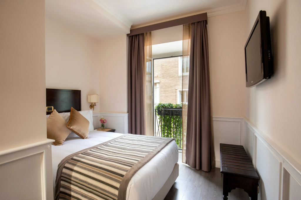 Small in Dependence Double room (full double bed)