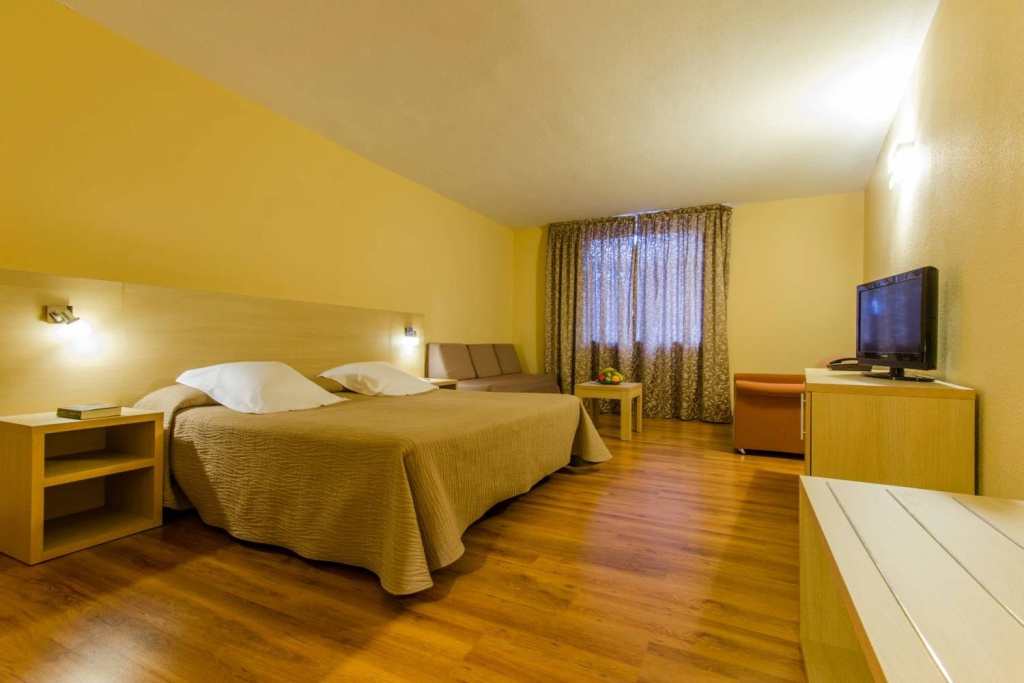 Double room with Spa Access with valley view (full double bed)