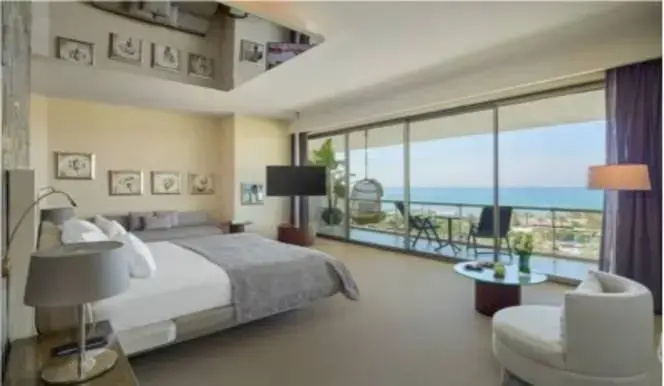 Suite with balcony and Sea