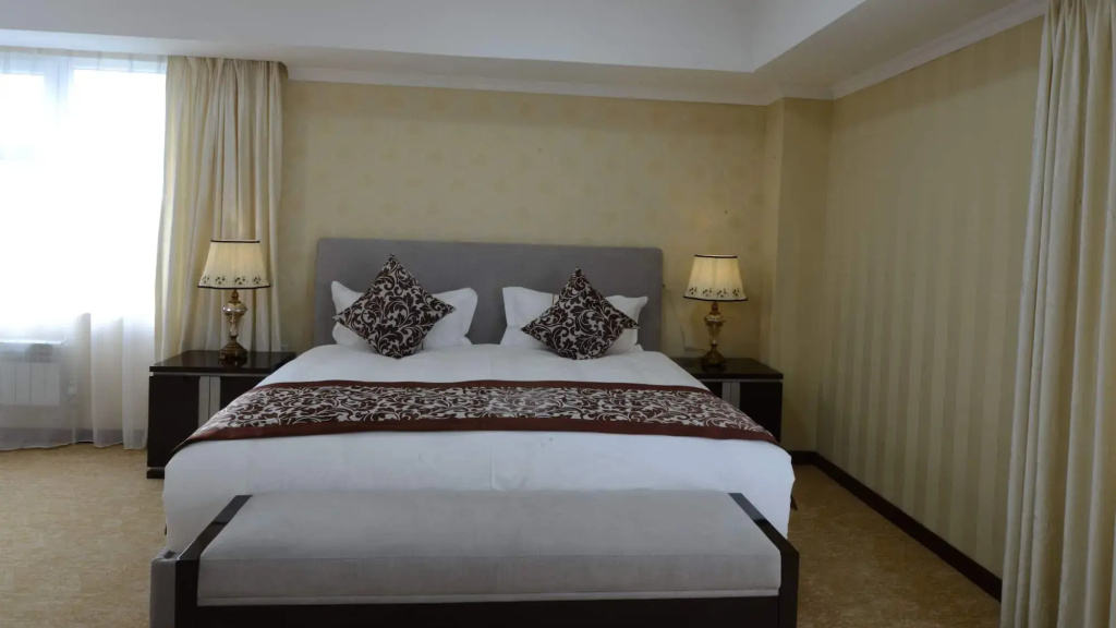 Business Double Junior Suite (full double bed)
