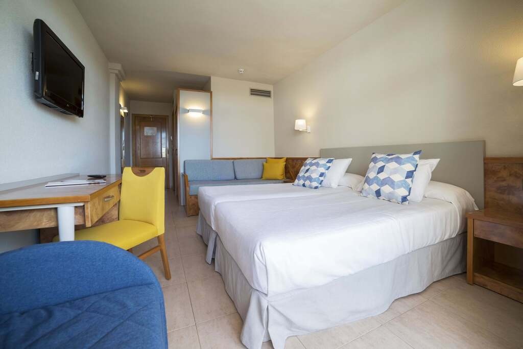 Standard Double room with balcony (full double bed)