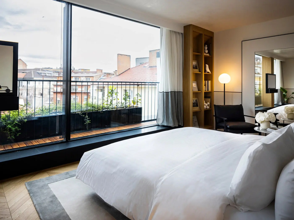 Roomy Sunkissed Double room (full double bed)