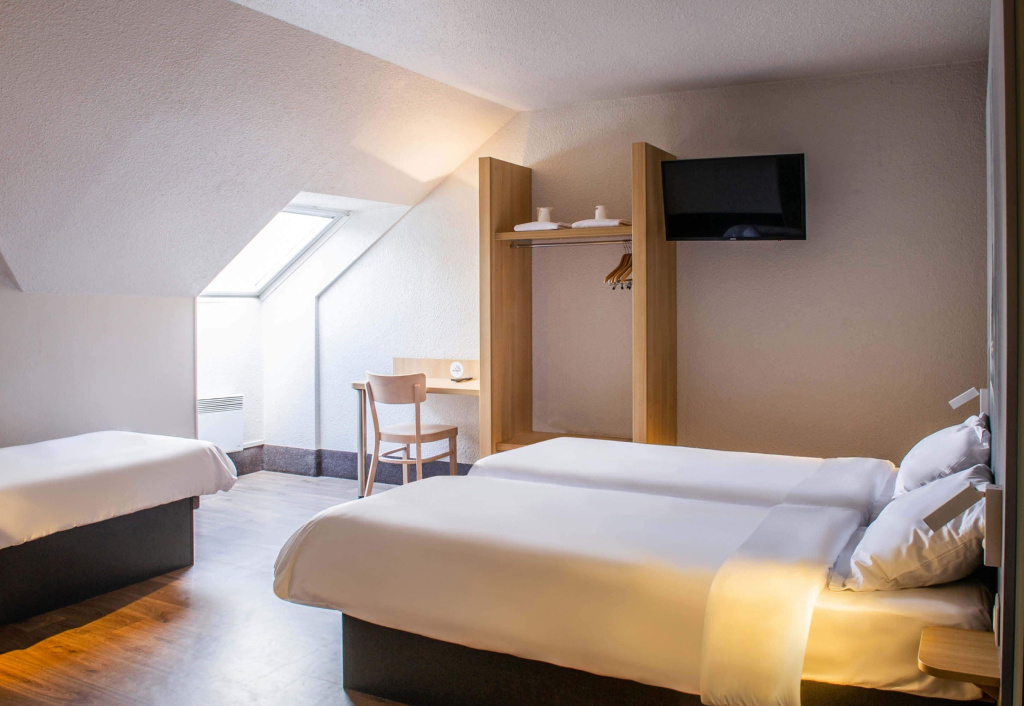 Standard Triple room