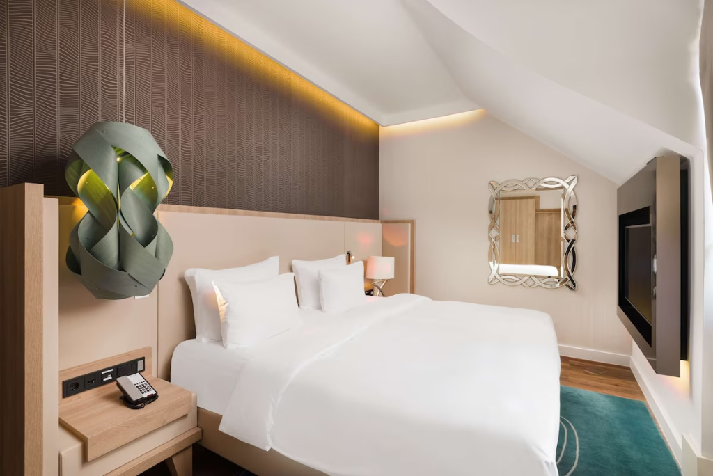 Double Suite (full double bed)
