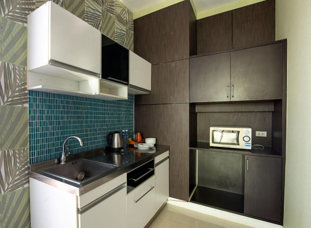 Люкс Rooftop Garden с видом на море в Royal Beach View Suites