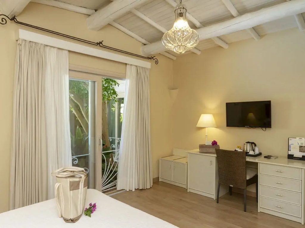 Classic Double room (full double bed)