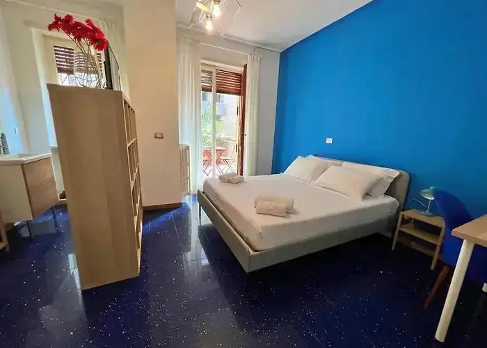 Large Double room (full double bed)