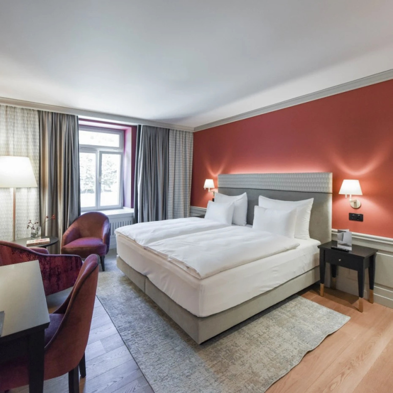 Double Cresta room (full double bed)