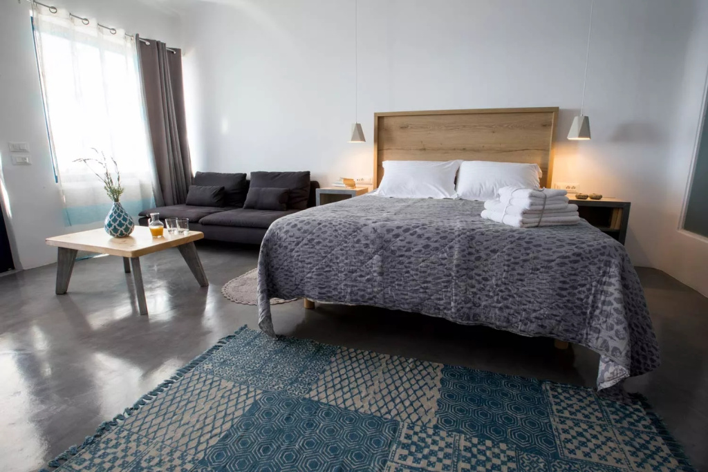 Honeymoon Double Suite with Caldera view (full double bed)