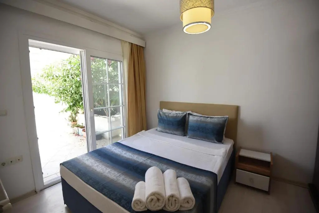 2 Bedrooms Apartment with balcony and with garden view