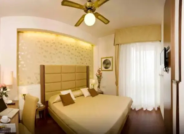 Double Suite (full double bed)