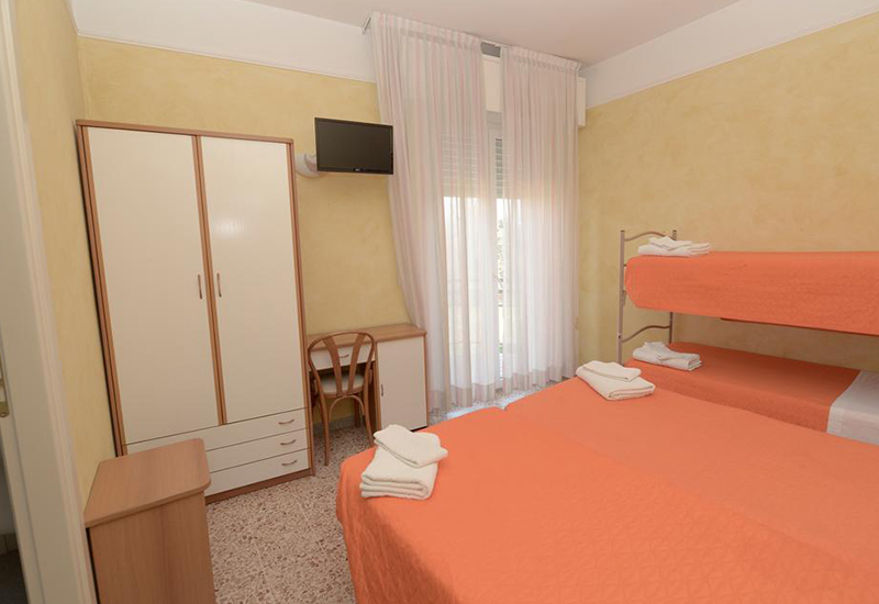 Двухместный семейный номер Standard двухъярусная кровать в Hotel Naica