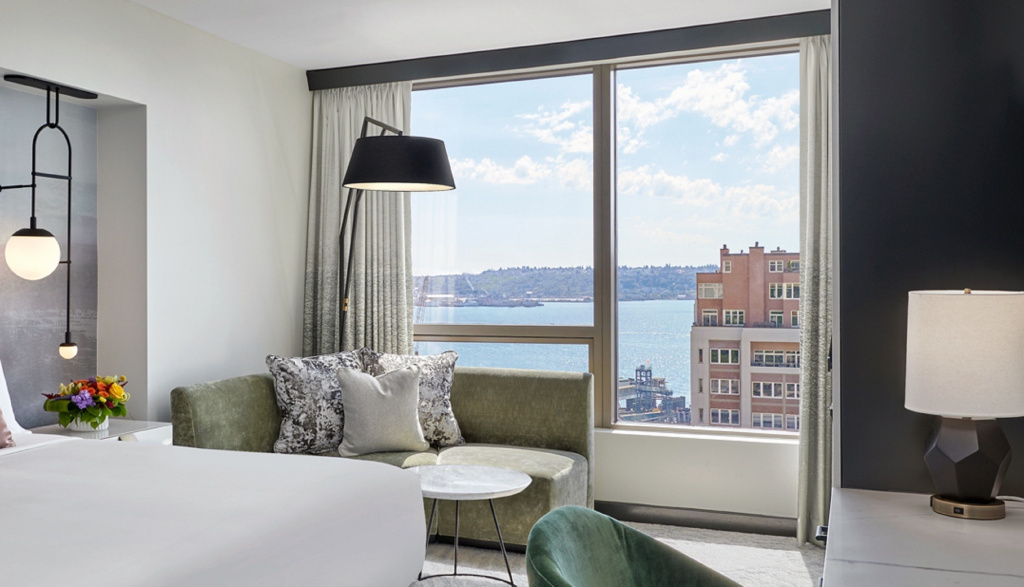 Deluxe Double room with water view (full double bed)