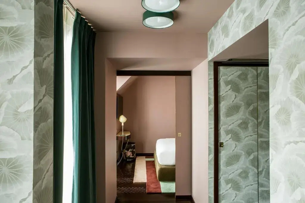 Hôtel du Rond-Point des Champs-Élysées 81