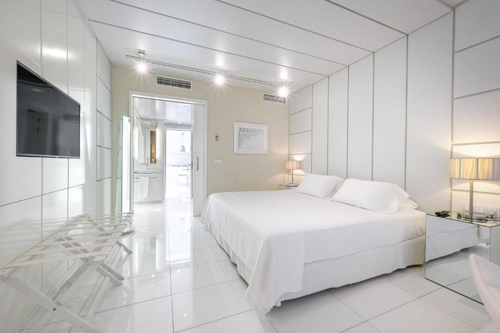 Casablanca Double Suite (full double bed)