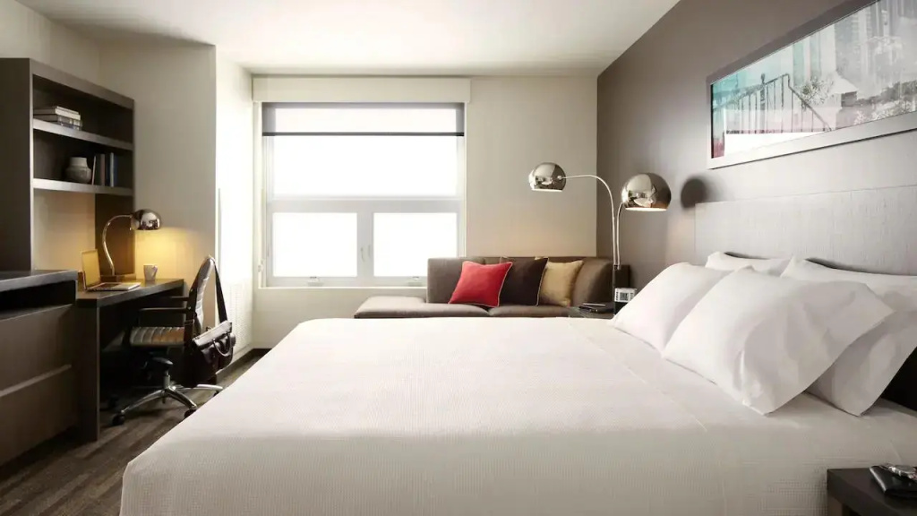 2 Bedrooms Accessible Quadruple Suite