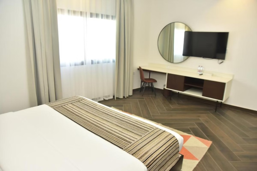 Waterfall Double Suite (full double bed)