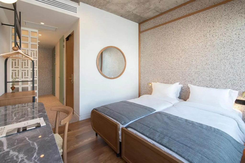 Small Double room (twin beds)
