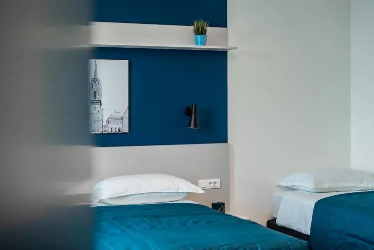 Street Entrance Double room (twin beds)