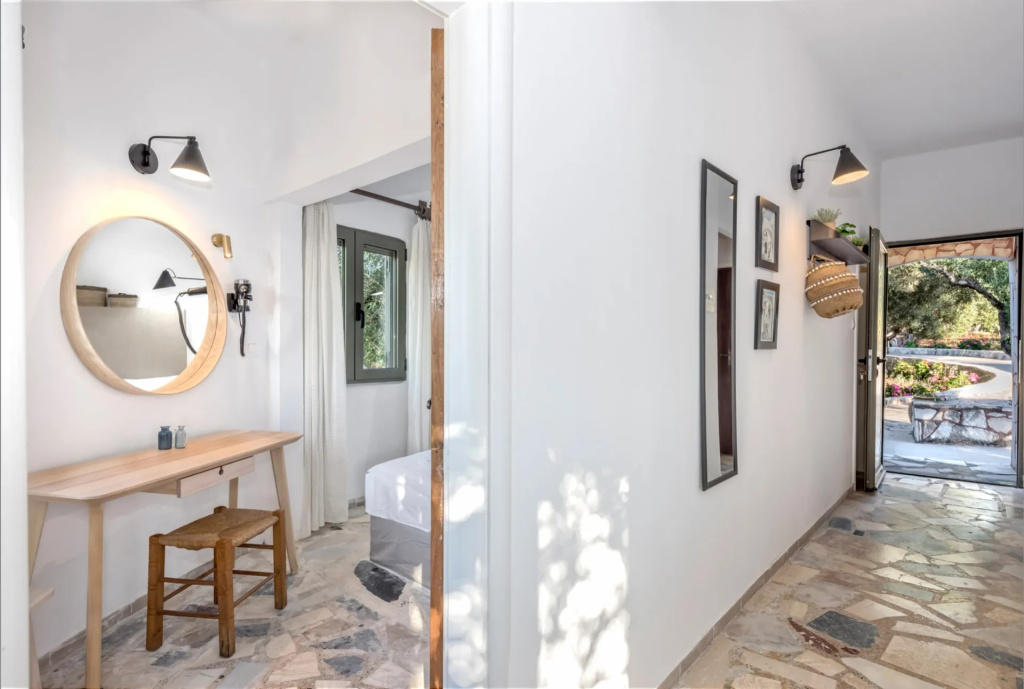 Superior Double Suite with sea view (full double bed)