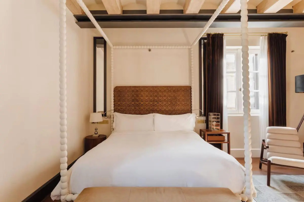 Double Suite with balcony and with view (full double bed)