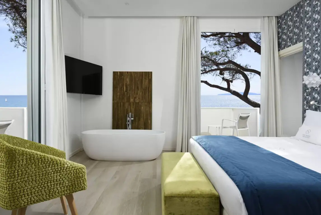 1 Bedroom Sea View Double Suite (full double bed)