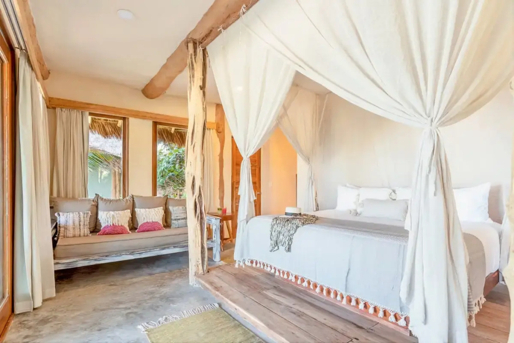 Master Beach Level Double Suite oceanfront (full double bed)