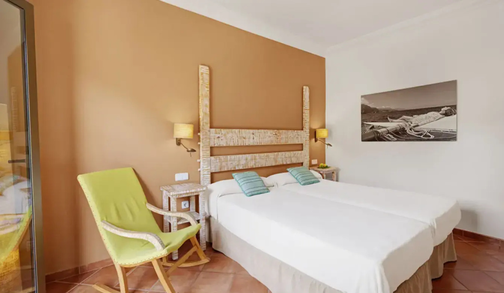 Standard Double room (full double bed)