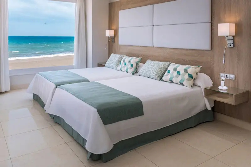 Mediterráneo Bay Hotel & Resort - Chambres