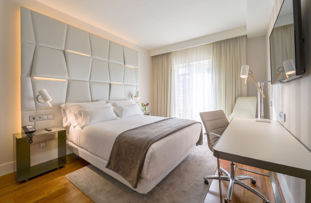 Superior Xl Double room with view (full double bed)