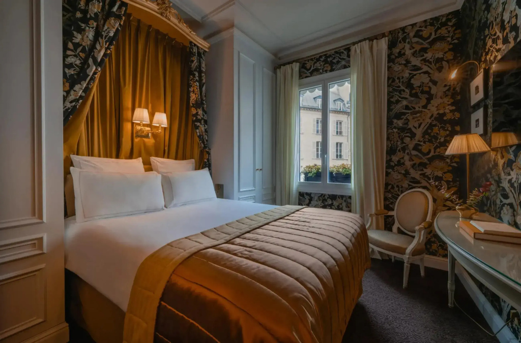 Classic Double room (full double bed)
