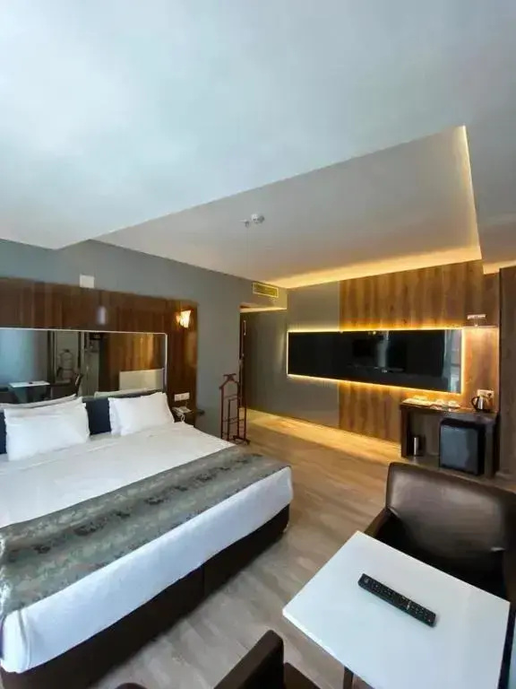 Deluxe Double room (full double bed)
