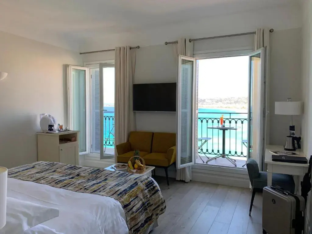 Double Suite (full double bed)