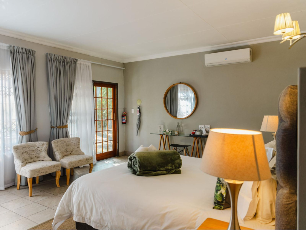 Deluxe Double room with garden view (full double bed)